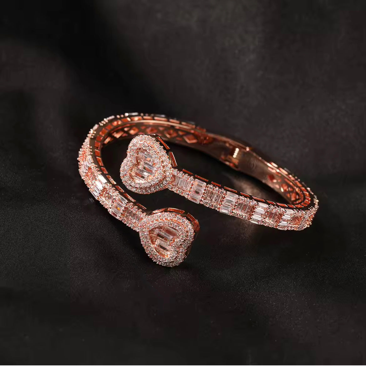 TWIN HEART ETERNAL BRACELET